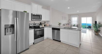 Family getaway! Pool, Gym, Dog Park. Near Beach, Jax & Historic St. Aug