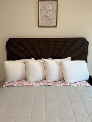 3 bedrooms, iron/ironing board, free WiFi