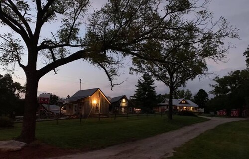 Farmhouse Fun Near Jefferson City — Family & Pet Friendly, Sleeps 6