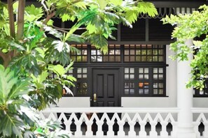 Cots/infant beds - Raffles Singapore (Singapore)