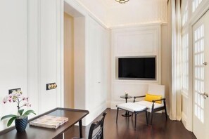 Cots/infant beds - Raffles Singapore (Singapore)