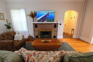 TV, fireplace