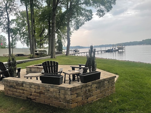 Escape to your private cottage on Lake Norman!