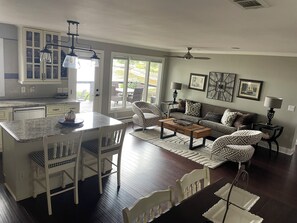 Smart-TV, peis og bøker