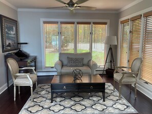 Smart TV, fireplace, books - Escape to your private cottage on Lake Norman! (Mooresville)