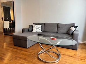 Smart TV, futbolito y tenis de mesa