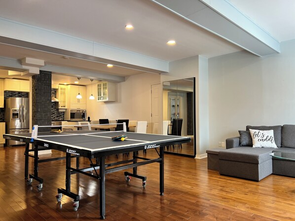 Games room - NEW MODERN 4 BED + 3 BATHROOM (Montréal)