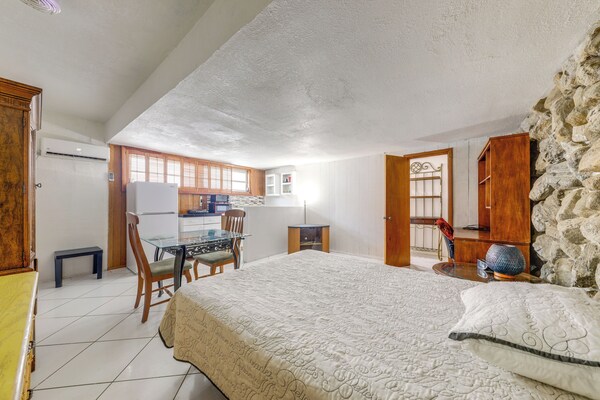 Canal-front Stay W/ Shared Pool, Near Hard Rock! - Miramar, FL