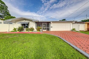 Interior - 5 Mi to Hollywood Blvd! Miramar Apt w/ Shared Pool (Miramar)