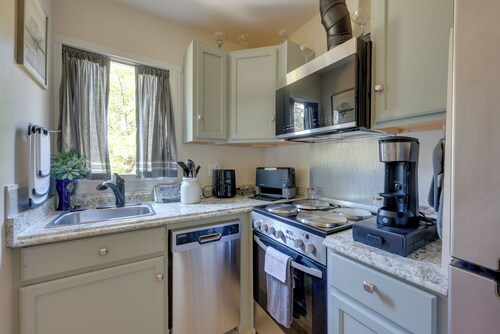 Close to Hospitals: Peaceful Birmingham Studio