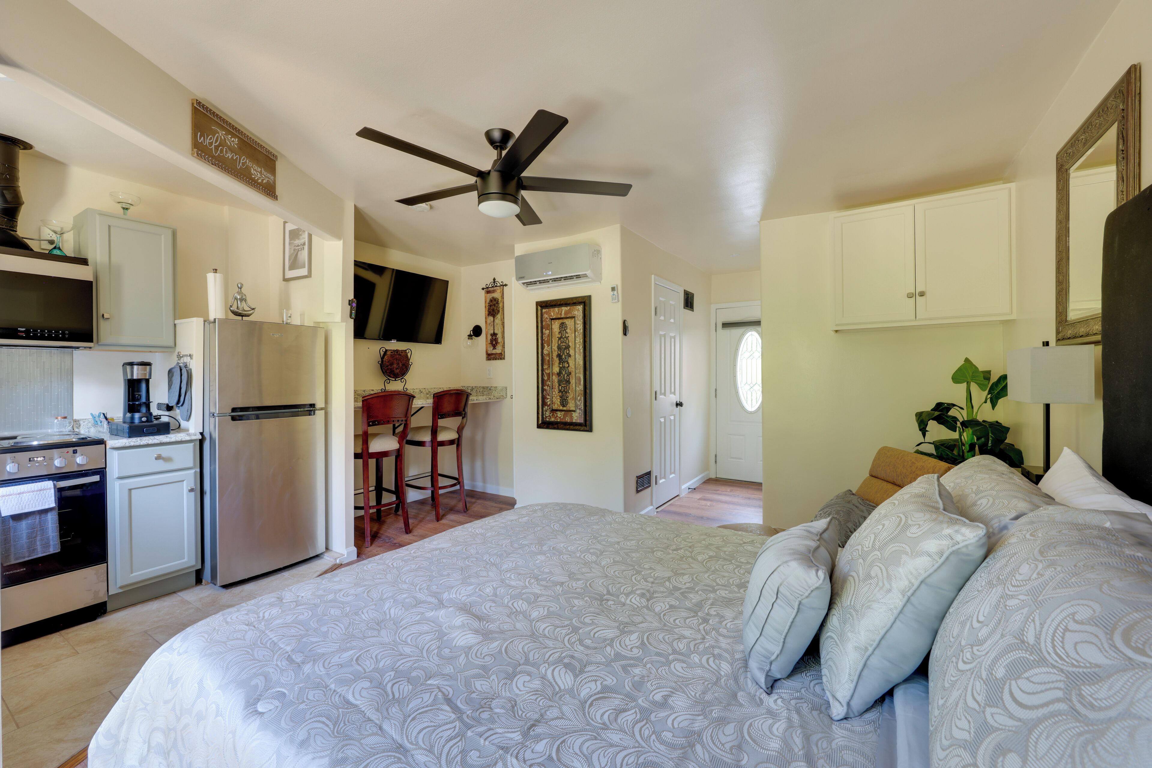 Apartemen (0 Bedroom) | Ruang kerja ramah laptop, setrika/meja setrika, dan seprai linen