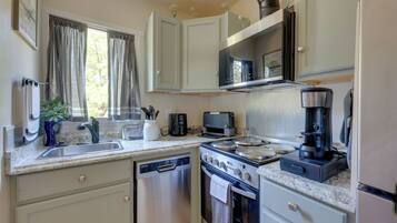 Apartment (0 Bedroom) | Interior