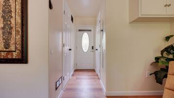 Apartment (0 Bedroom) | Interior