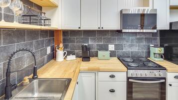 Apartment (0 Bedroom) | Interior