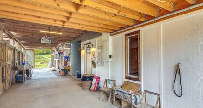 Luxe Stable Suite: Farm Stay in Lebanon!