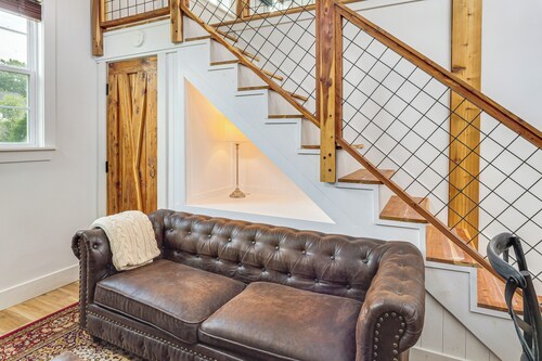 Luxe Stable Suite: Farm Stay in Lebanon!