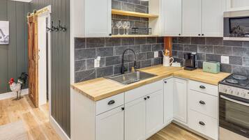 Apartment (0 Bedroom) | Interior