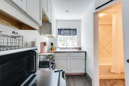 2 Mi to Long Beach Waterfront! Convenient Studio