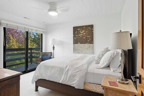 3 slaapkamers, een strijkplank/strijkijzer, gratis wifi, beddengoed