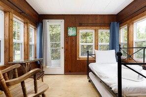 3 chambres, fer et planche à repasser, accès à Internet