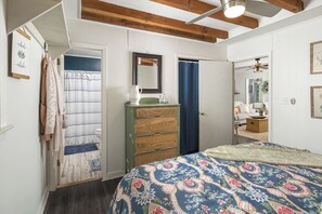 3 habitaciones, escritorio, tabla de planchar con plancha y wifi