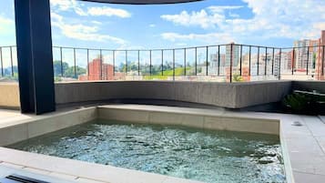 Bañera de hidromasaje exterior