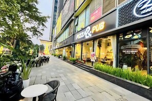 تناول الطعام بالخارج