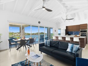 Living area - Oceanview Villa + Private Infinity Pool Oysterpond (Oysterpond)