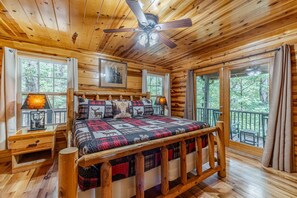 4 makuuhuonetta, silitysrauta/-lauta, ilmainen Wi-Fi, vuodevaatteet