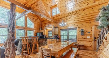 Frohe Hutte, Private Luxury Getaway, Game Room, Hot Tub, Fire Pit