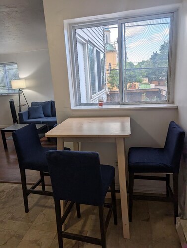 Charming 3 bedroom Townhouse Toronto Near long branch Go station