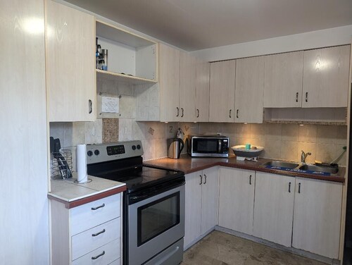 Charming 3 bedroom Townhouse Toronto Near long branch Go station