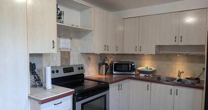 Charming 3 bedroom Townhouse Toronto Near long branch Go station