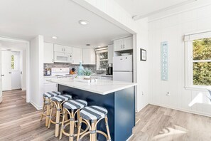 Fridge, microwave, oven, stovetop - Soundside Comfort w/ Pool & Golf Views (Kitty Hawk)