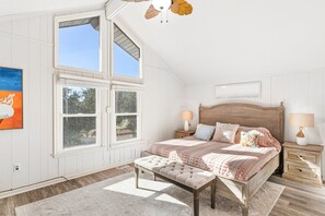 3 bedrooms, free WiFi, bed sheets - Soundside Comfort w/ Pool & Golf Views (Kitty Hawk)