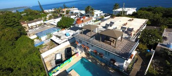 Oceanview Apartment with Rooftop