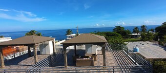 Oceanview Apartment with Rooftop