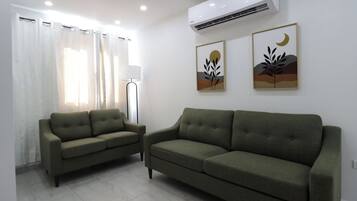 Deluxe Apartment, 2 Queen Beds, Pool View | Living area