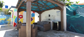 Oceanview Apartment with Rooftop