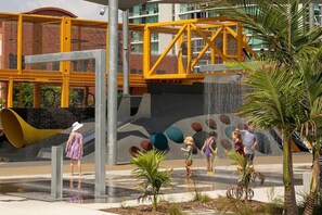 Children’s area - Lux 2BR Apt, 5 Stars Hotel, Pool, Gym, 10 min CBD (Hamilton)