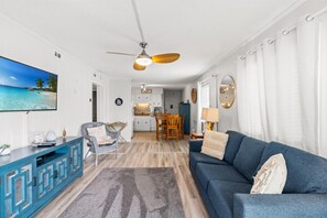 Smart TV, reproductor de DVD, libros y estéreo 