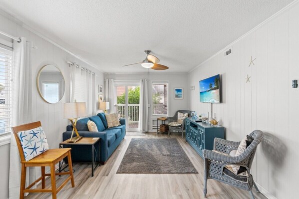 Smart TV, DVD player, books, stereo