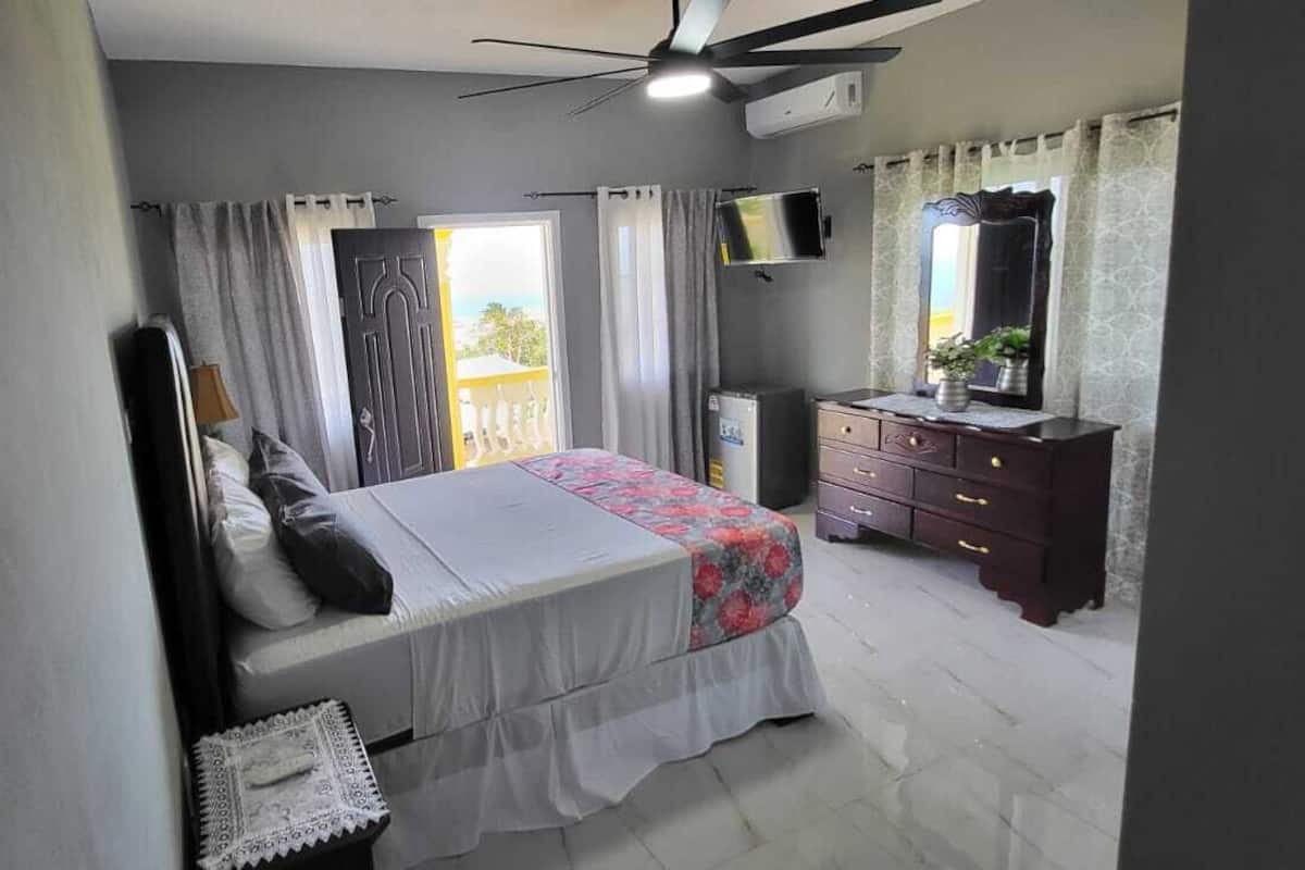 Habitación estándar, balcón, vista parcial al océano | Wifi gratis