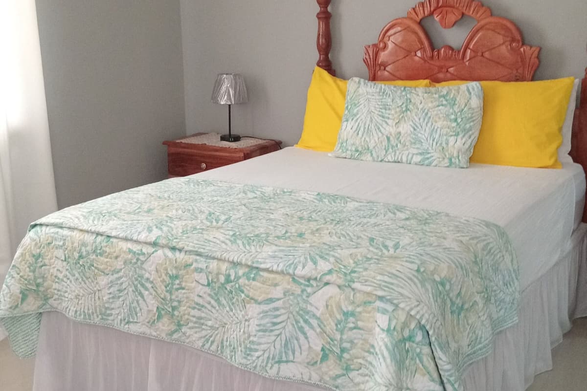 Habitación estándar, balcón, vista parcial al océano | Wifi gratis