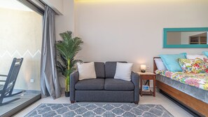 Smart TV, books, stereo