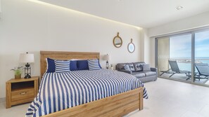 Tabla de planchar con plancha, wifi gratis y ropa de cama 