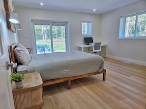 3 dormitoris, escriptori i planxa i posts de planxar