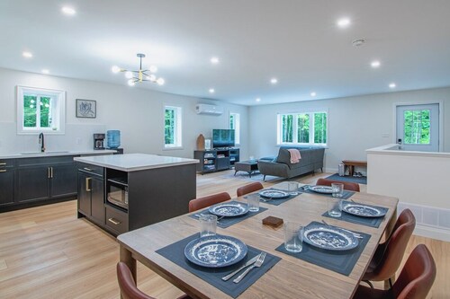 Family Cottage near Burk’s Falls | Starlink WiFi • Games Room • Fire Pit