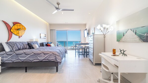 Escritorio, wifi gratis, ropa de cama y acceso para silla de ruedas 