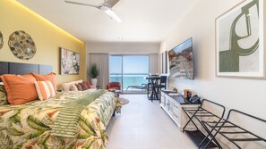 Tabla de planchar con plancha, wifi gratis, ropa de cama